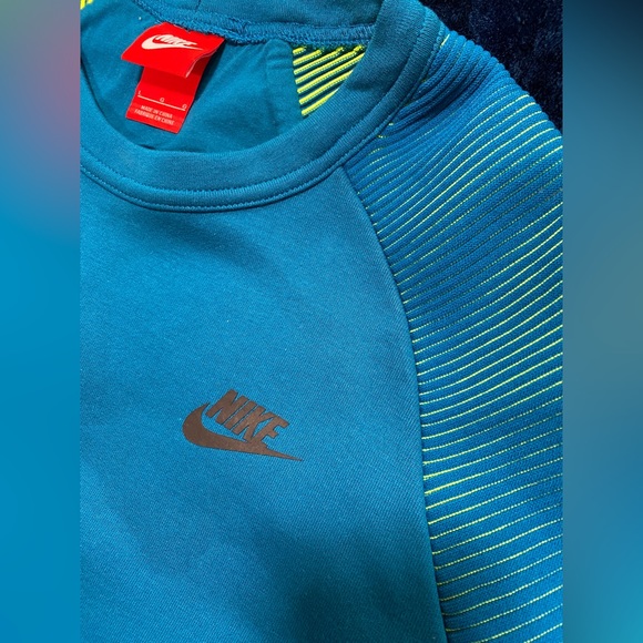 Nike Tech Fleece Crew - Picture 4 of 6